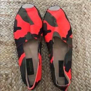 Barely Worn Camo Valentino Flats (38)